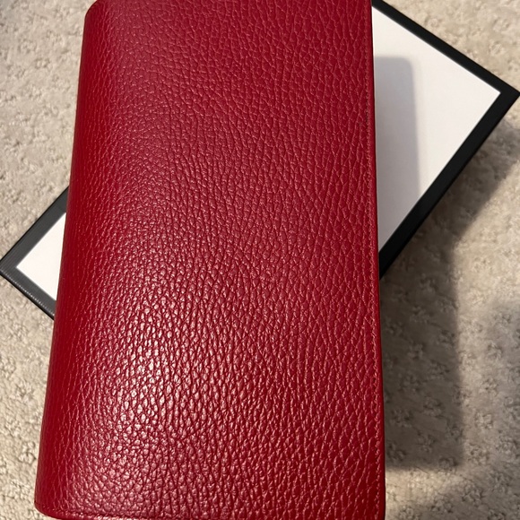 Red Gucci clutch with gold long chain. Perfect condition - Picture 3 of 10